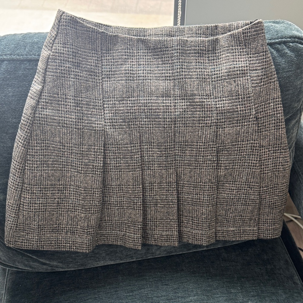 Elegant A-Line Plaid Skirt in Black and Gray